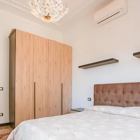 3 Bedroom Nice Apartment In Genova 아파트 *